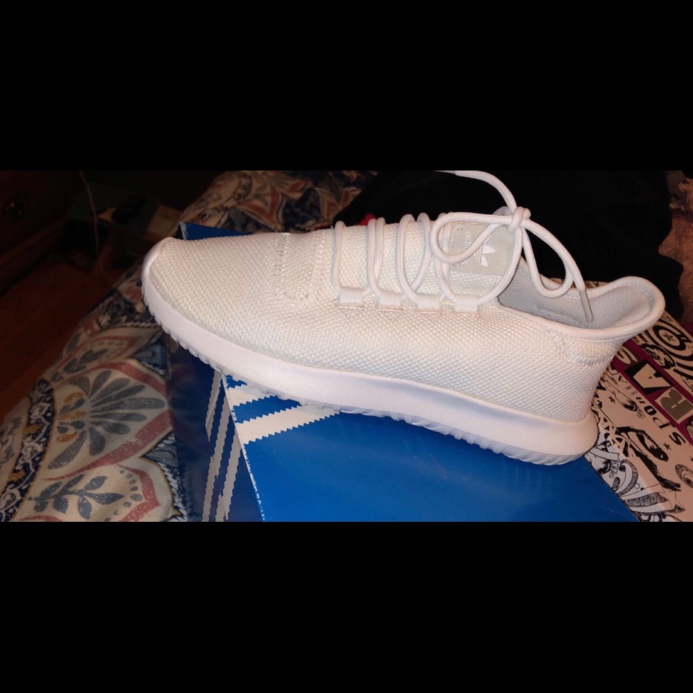Adidas men’s size 7! Also fits women!